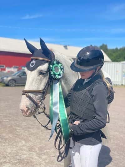 Post 411 of Show jumping with title Tävlingsdebut med Boomer🤍