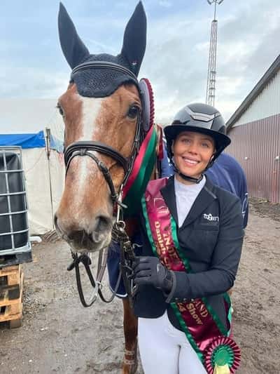 Post 30 of Show jumping with title Winning a trailer - Kinglsand Christmas show 🎄