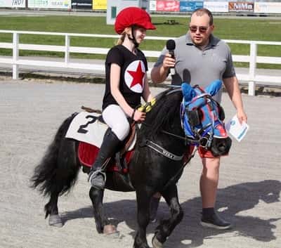 Inlägg 11 av Ponnygalopp med titeln Ponnytrav 