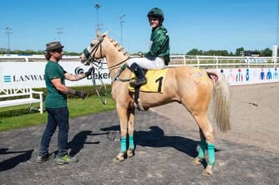 Inlägg 21 av Galopp med titeln Tarzans första vinst🤩🥳