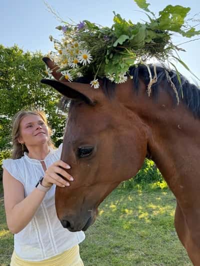 Inlägg 5 av SWB med titeln GLAD MIDSOMMAR!!💐 🩷