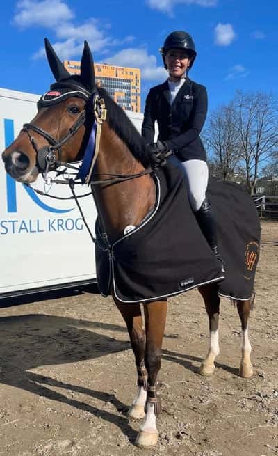 Post 227 of Show jumping with title Harry njuter av vinsten 🤩