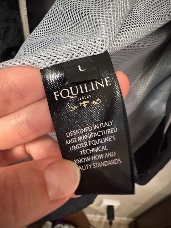 Media 7 of Mörkblå lättviktsjacka från Equline 