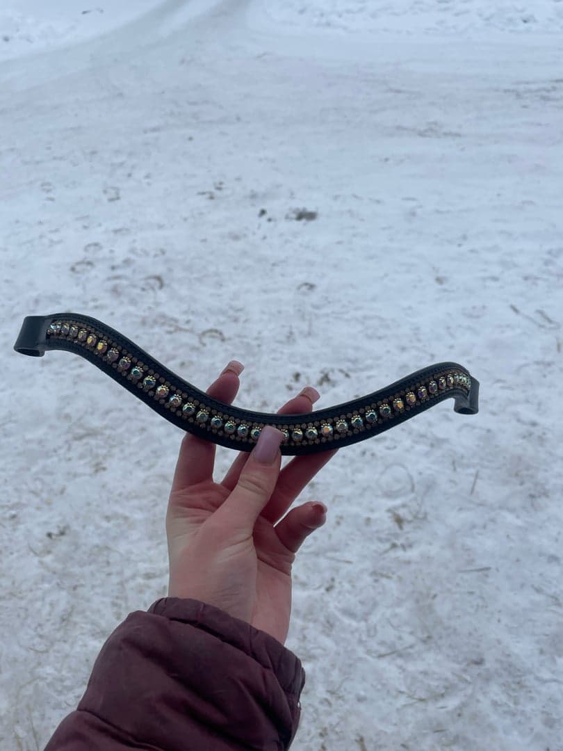 Bild 1 av Svart pannband med strass