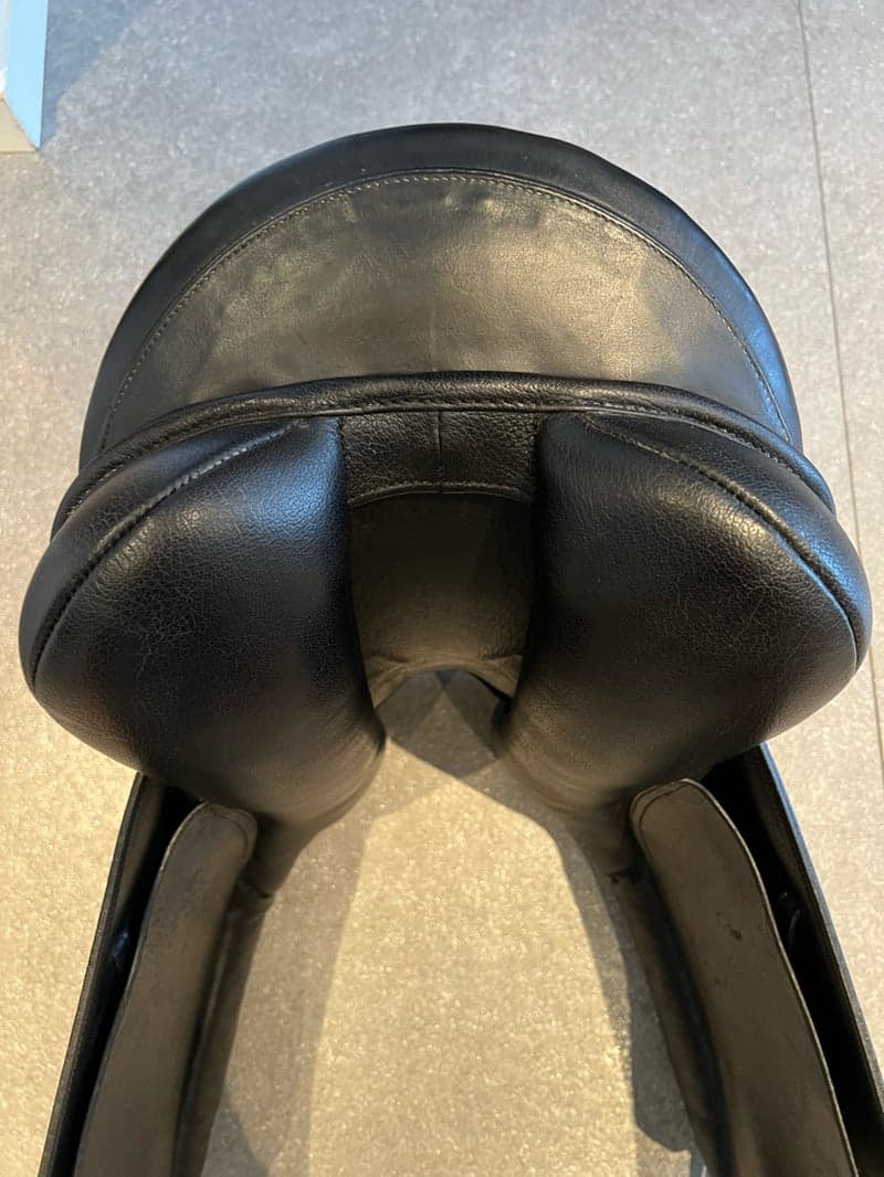 Bild 3 av Dressyrsadel 17”