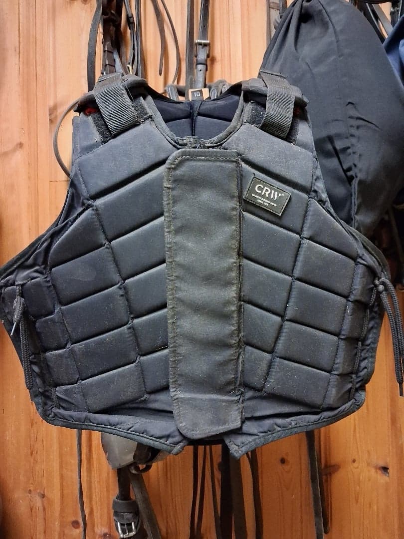 Bild 1 av Svart skyddsväst från CRW stl 10 år