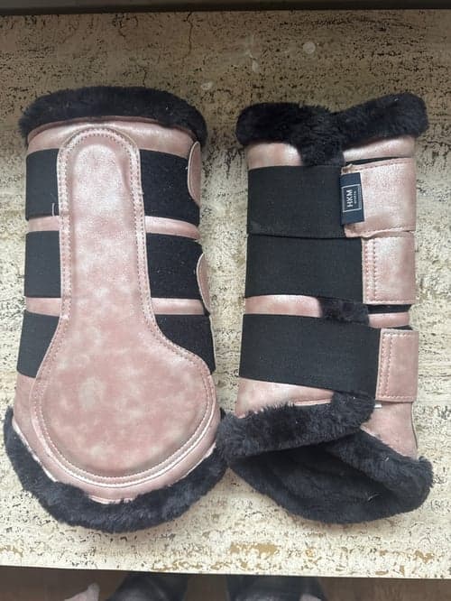 Bild av Rosa benskydd från HKM