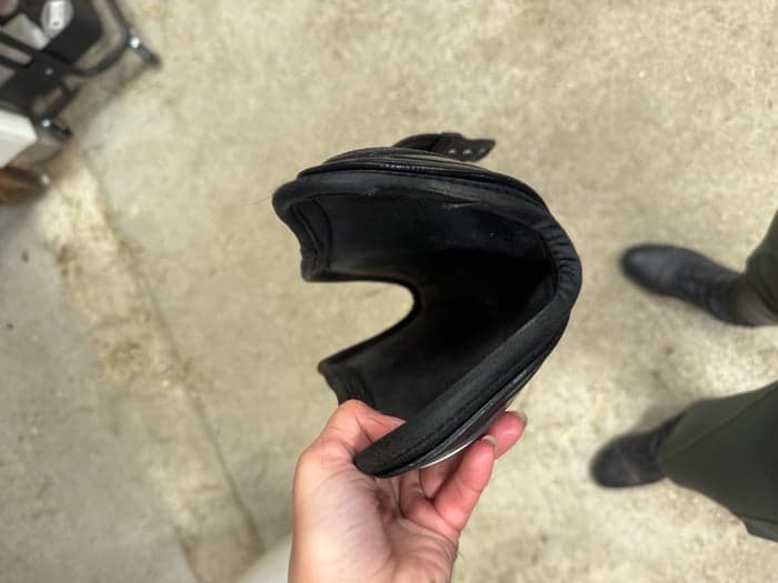 Media 5 av Svarta fram-benskydd från Lami-Cell i storlek L 