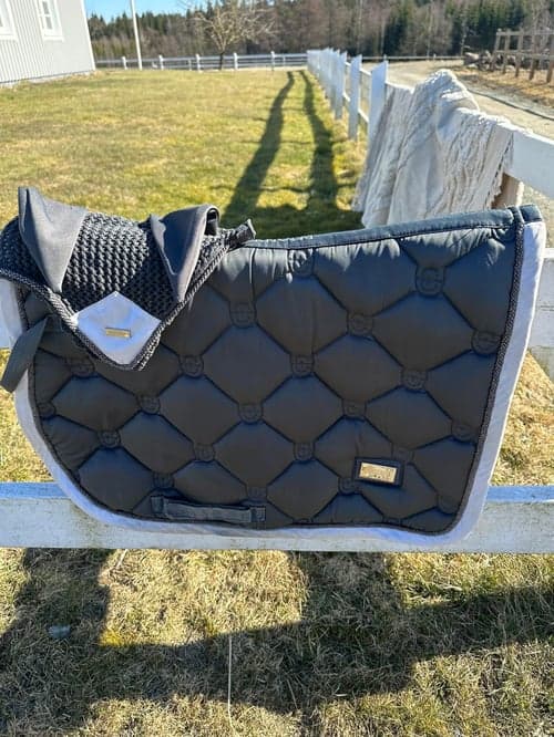 Bild av Grått Equestrian Stockholm schabrak med huva 
