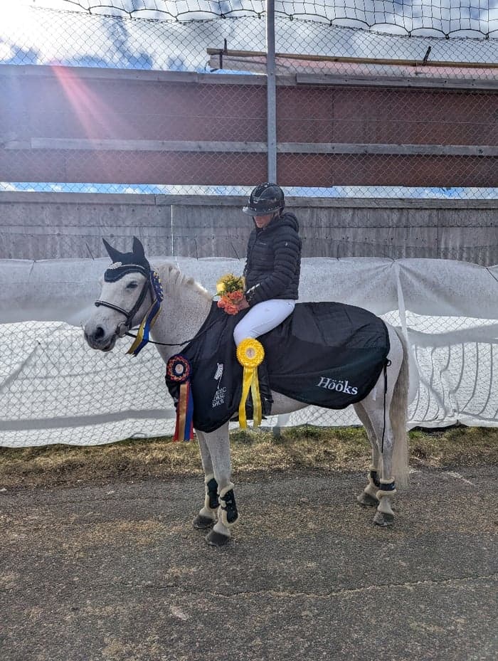 Media 2 av Srahrevagh Robe