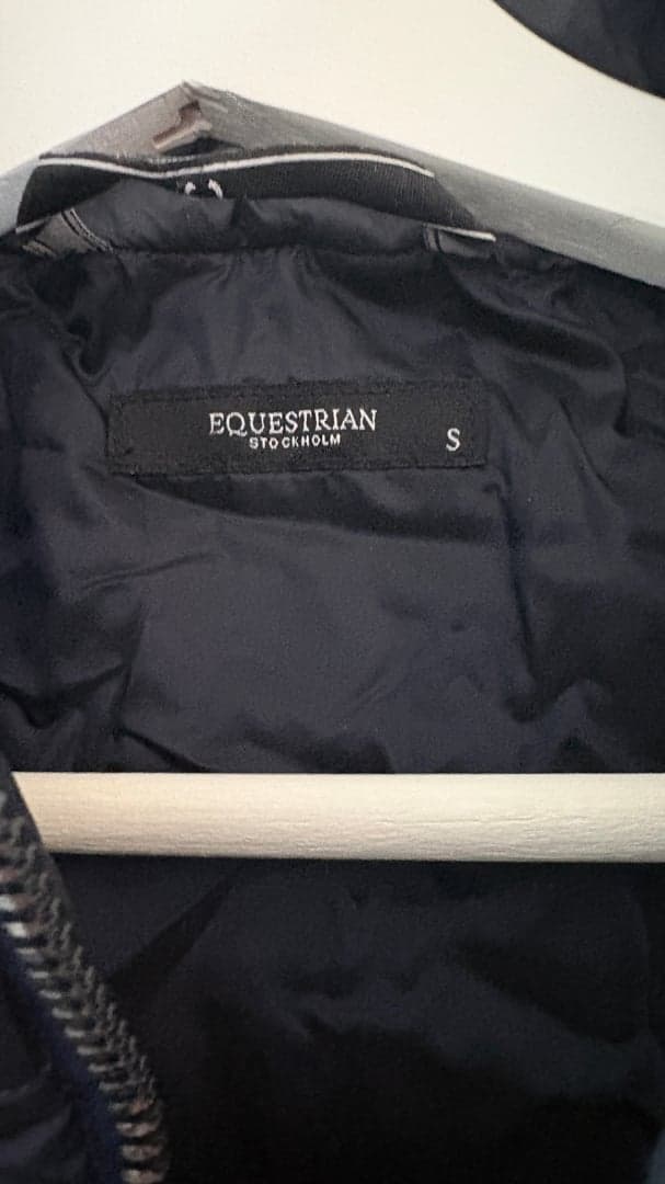 Media 3 av Mörkblå torstensons väst från Equestrian Stockholm 