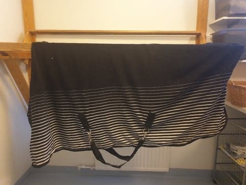 Bild av Black and white rug