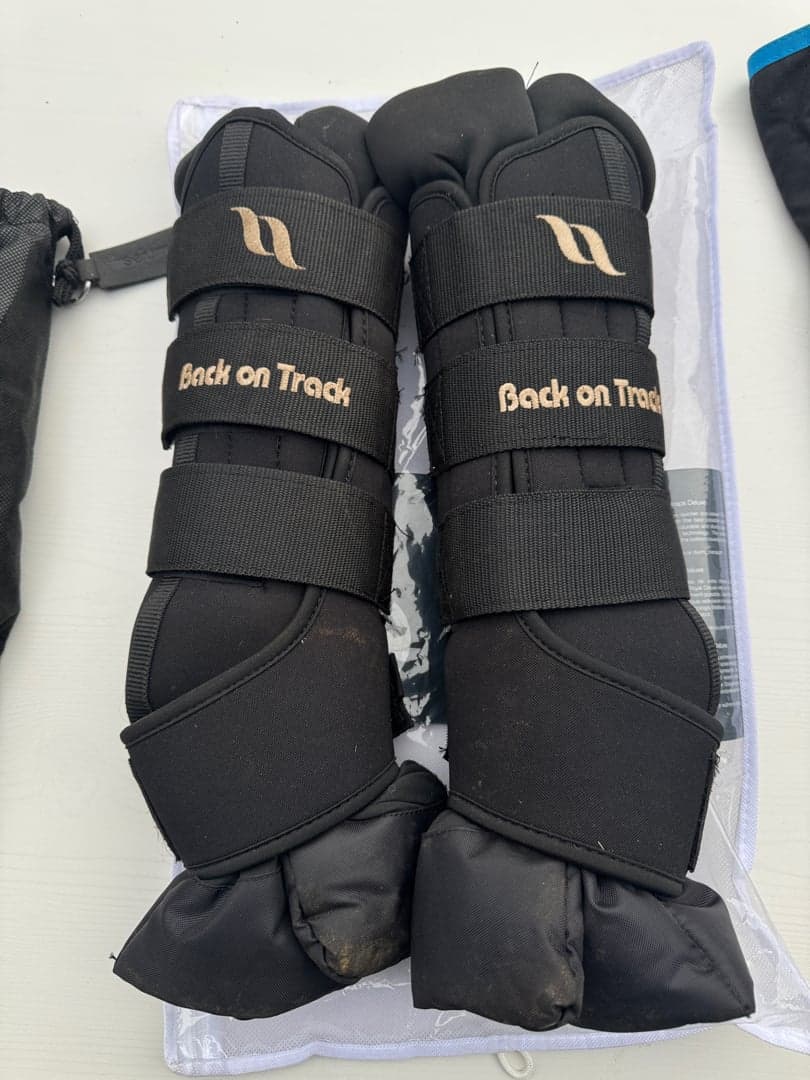 Image 1 of Svarta stallbandage från Back on Track