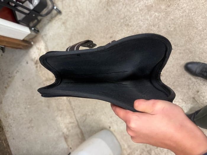 Media 6 av Svarta fram-benskydd från Lami-Cell i storlek L 