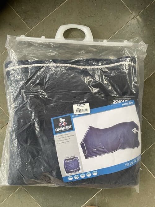 Bild av Mörkblått fleecetäcke från ONEHORSE