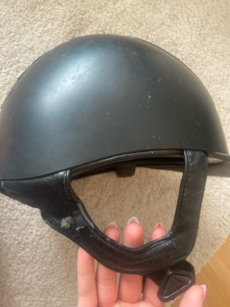 Bild 4 av Svart ridhjälm