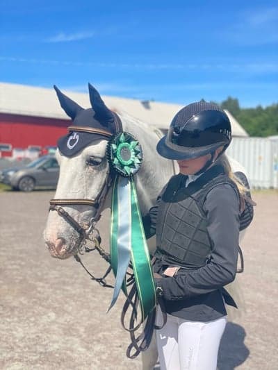 Inlägg 411 av Hoppning med titeln Tävlingsdebut med Boomer🤍