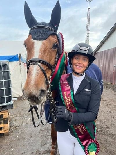 Inlägg 30 av Hoppning med titeln Winning a trailer - Kinglsand Christmas show 🎄