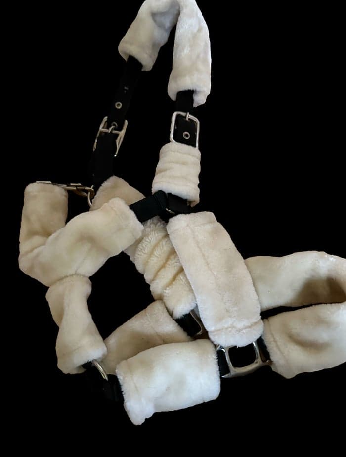 Media 1 av Vit grimma med fluff