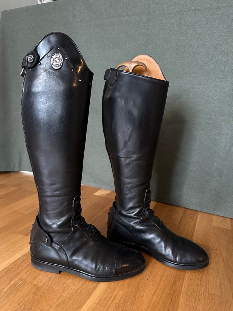 Bild 1 av Svarta ridstövlar från Romitelli