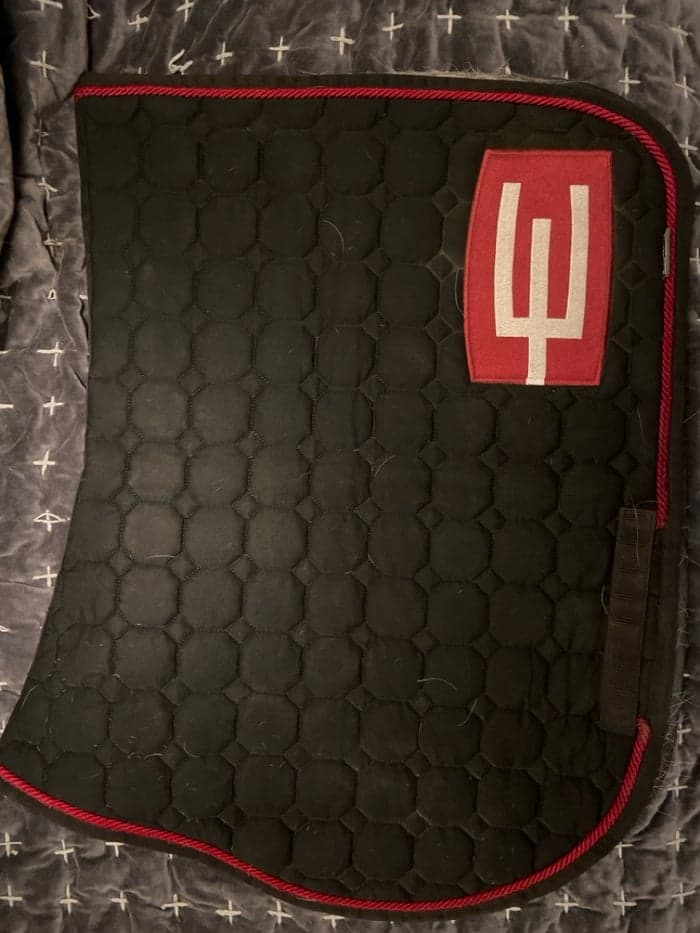 Media 1 av Svart & rött E logga schabrak!