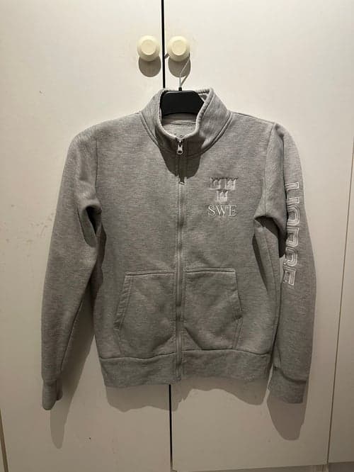 Bild av Grå hoodie från Rosetti Riding