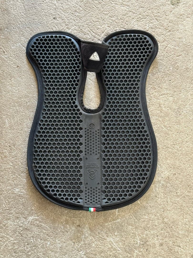 Image 1 of Svart gel pad från Acavallo