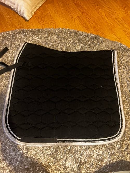 Bild av Svart schabrak från HKM