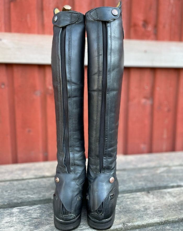 Media 2 of Parlanti ridstövlar