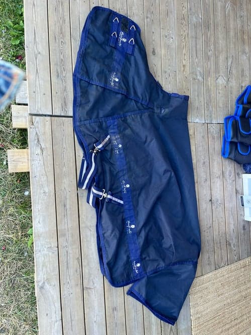 Bild av Mörkblå täcke