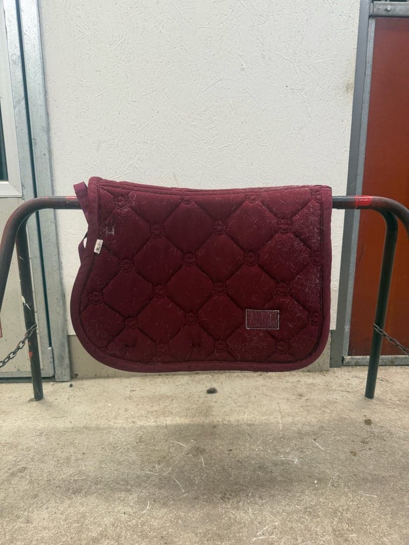 Bild 3 av JULKLAPPSTIPS!🎅Vinrött hoppschabrak  i strl PONNY från EQUESTRIAN STOCKHOLM 