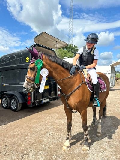 Inlägg 464 av Hoppning med titeln Första tävlingen❤️