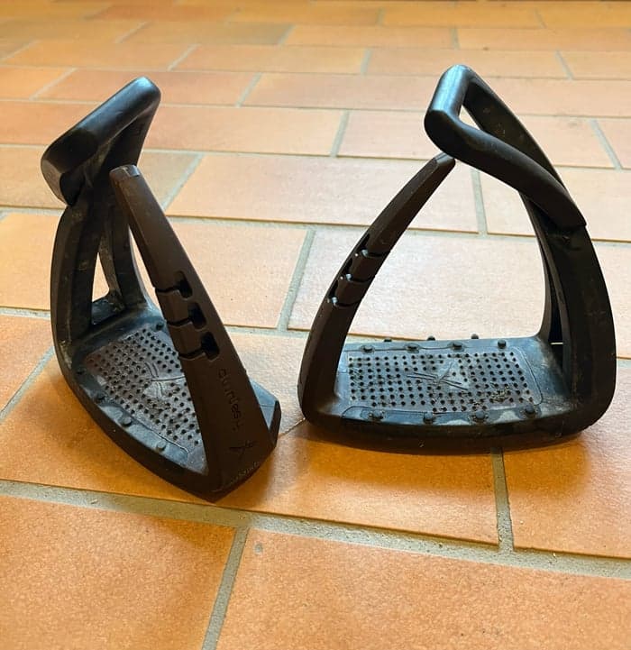 Media 5 av Blått schabrak med huva från Equestrian Stockholm. Bruna freejumps storlek junior.