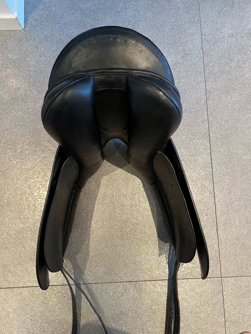 Bild 2 av Dressyrsadel 17”