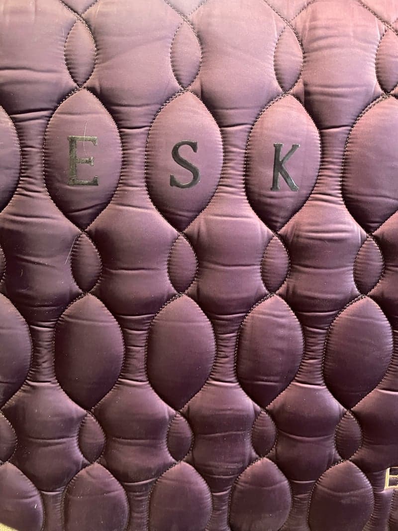 Bild 2 av Mörklila schabrak från Eskadron