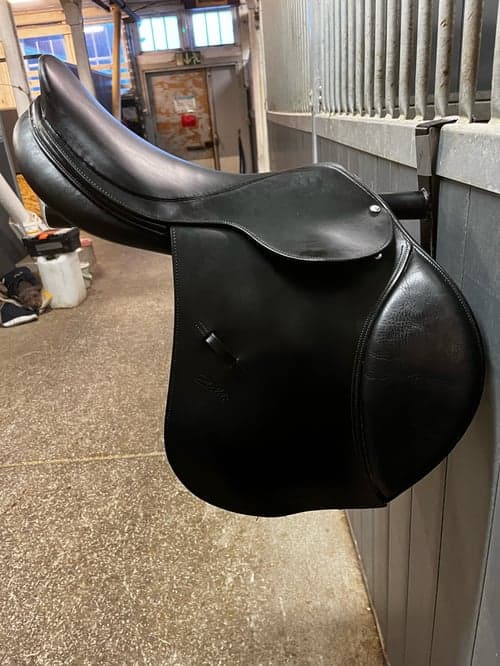 Bild av Svart sadel från Zaldi