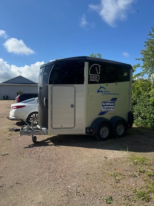 Bild av Ny hästtransport från Williams Trailers