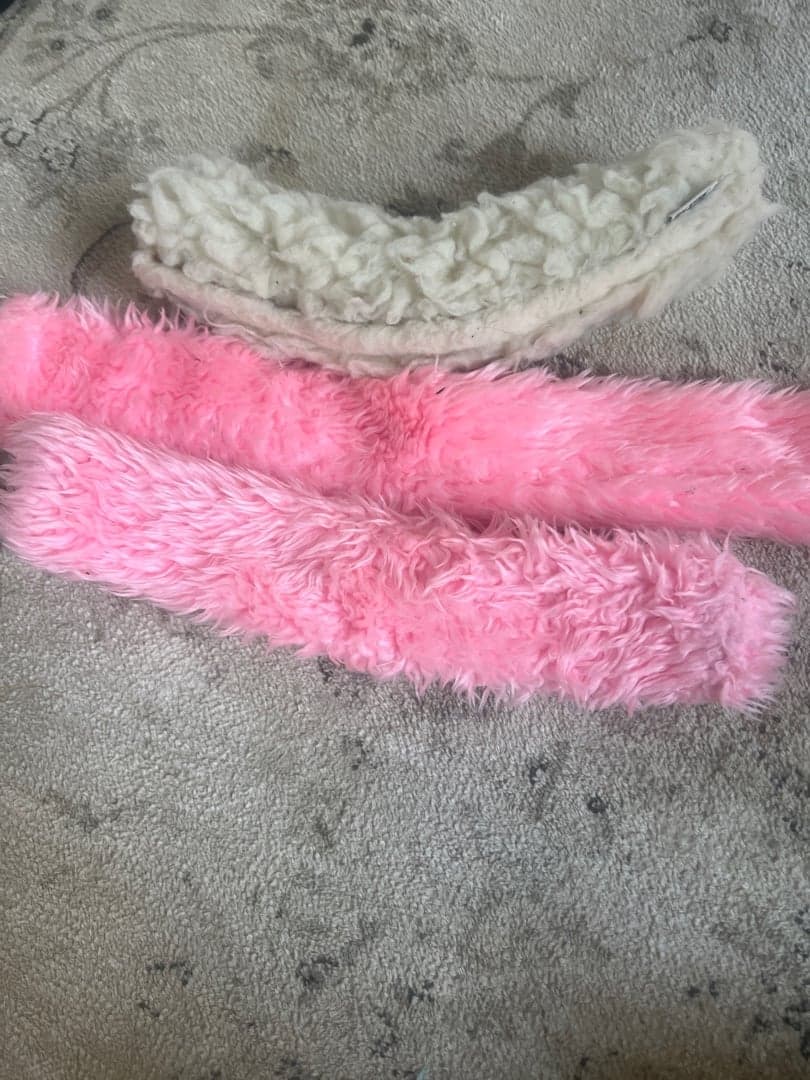 Bild 1 av Rosa och vitt nos fluff