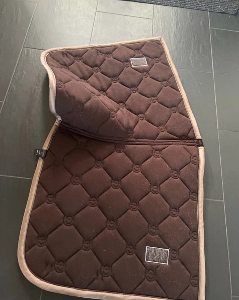 Image 3 of Brunt dressyr schabrak från Equestrian Stockholm