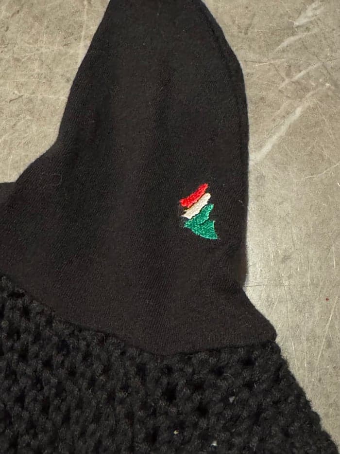 Media 3 av Svart huva med E-logga från Equiline