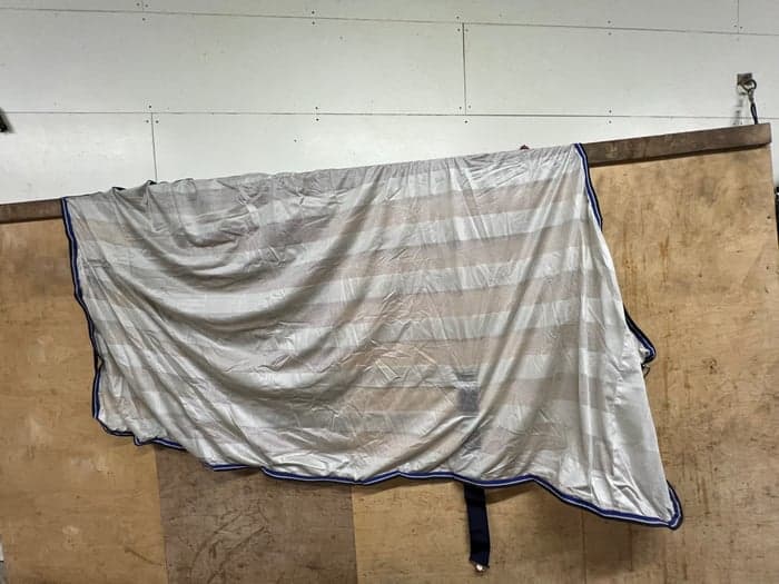 Media 2 av Vit svettäcke från fairfield 