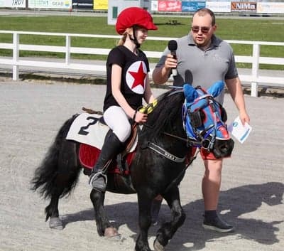 Inlägg 11 av Ponnygalopp med titeln Ponnytrav 