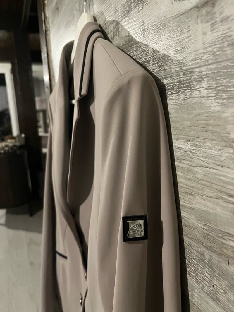 Bild 2 av Beige showjacka från Equiline 