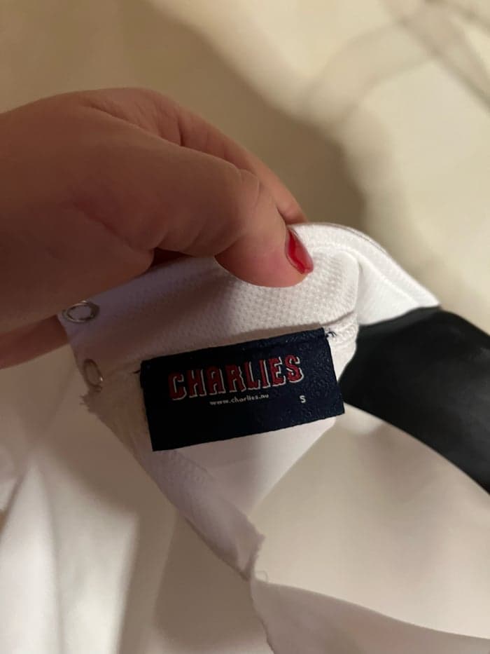 Media 4 av 2 kortärmade tävlingströjor