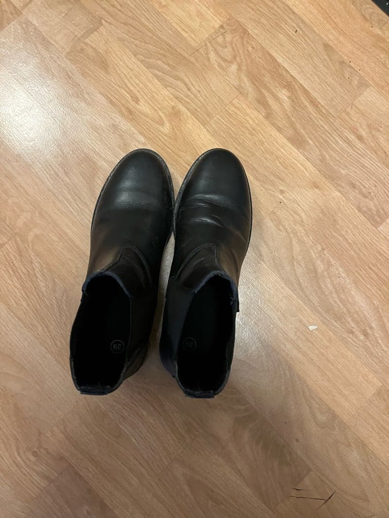 Bild 4 av Svarta ridstövlar