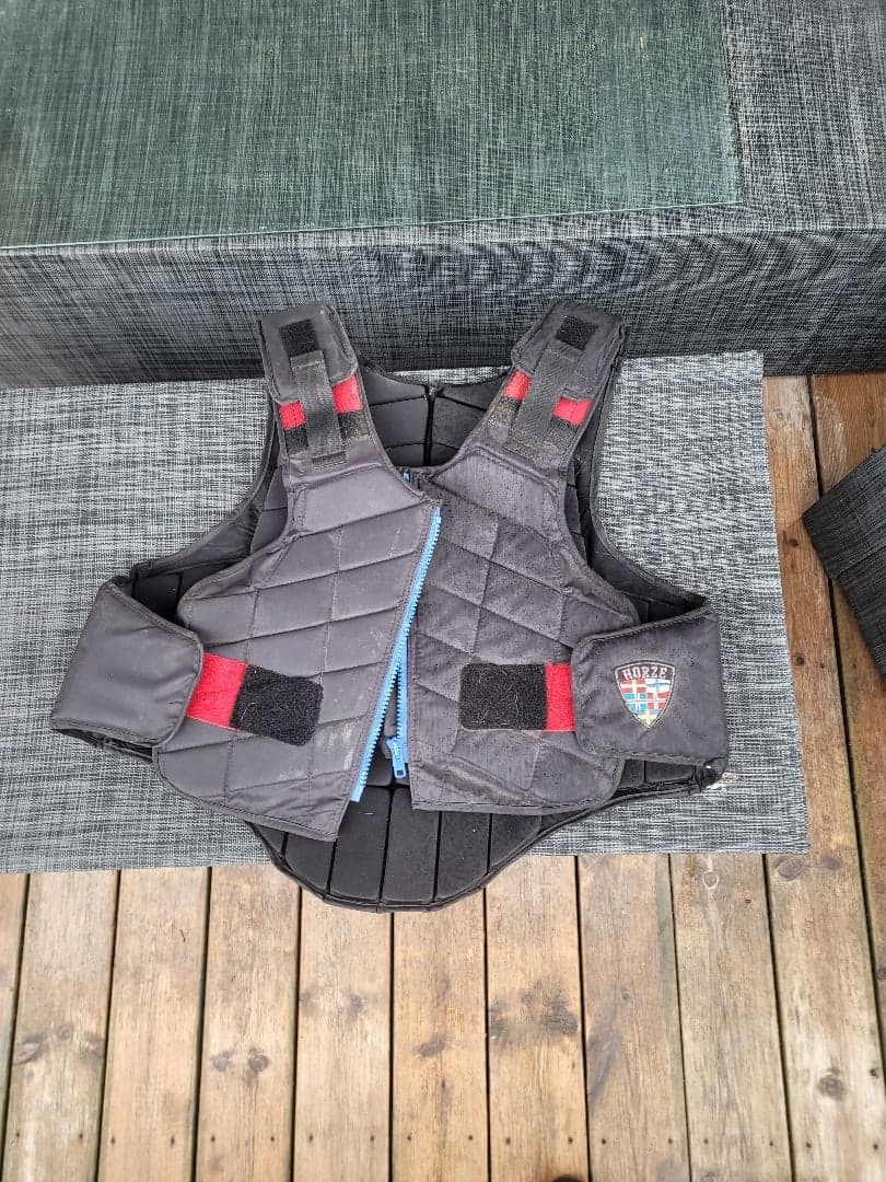 Bild 1 av Black vest by Horseware