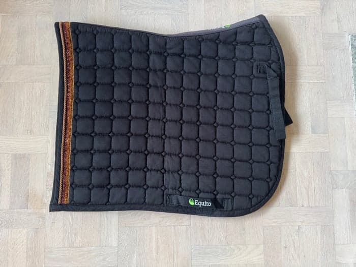 Media 7 of Svart schabrak från Equito