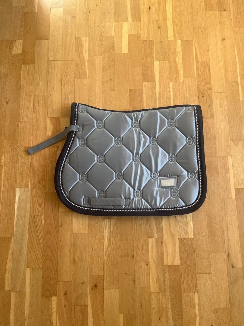 Bild 1 av Grått schabrak från Equestrian Stockholm