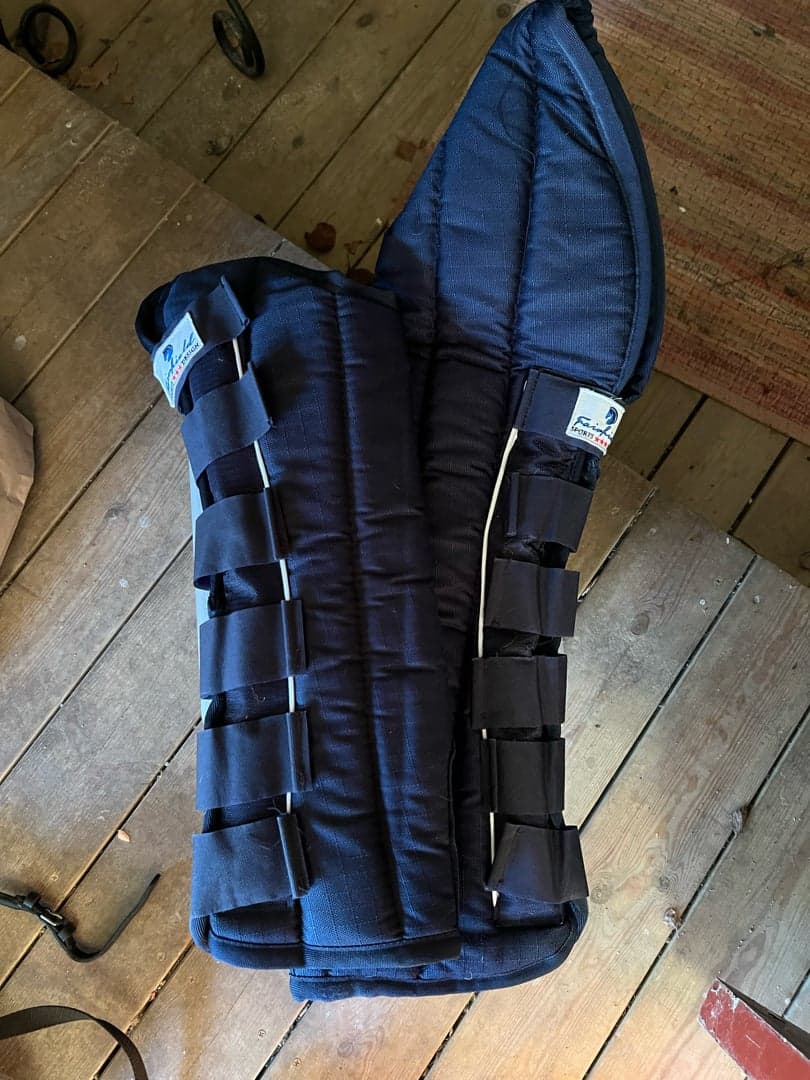 Bild 1 av Mörkblå transportskydd från Fairfield