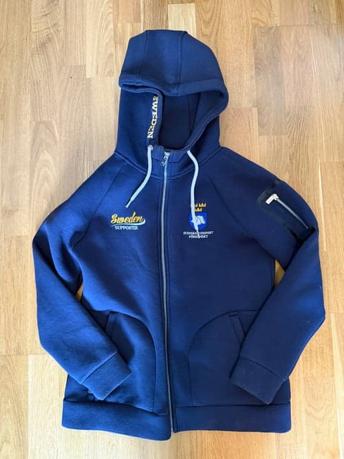 Image of Mörkblå hoodie från Svenska ridsportförbundet 